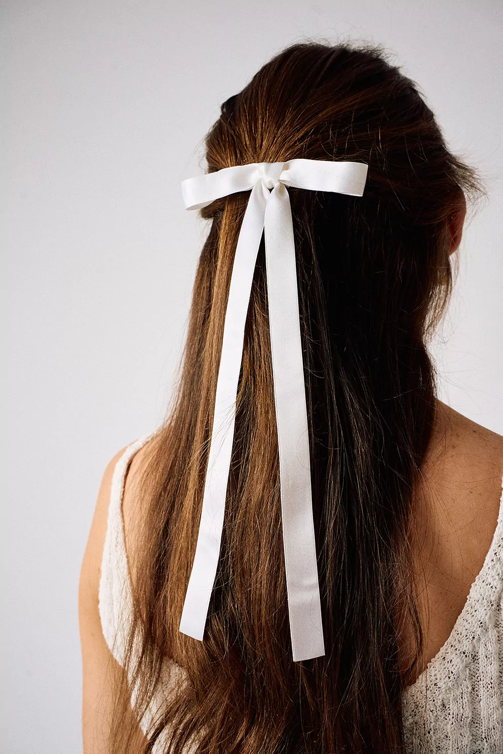 white ribbon hair tie