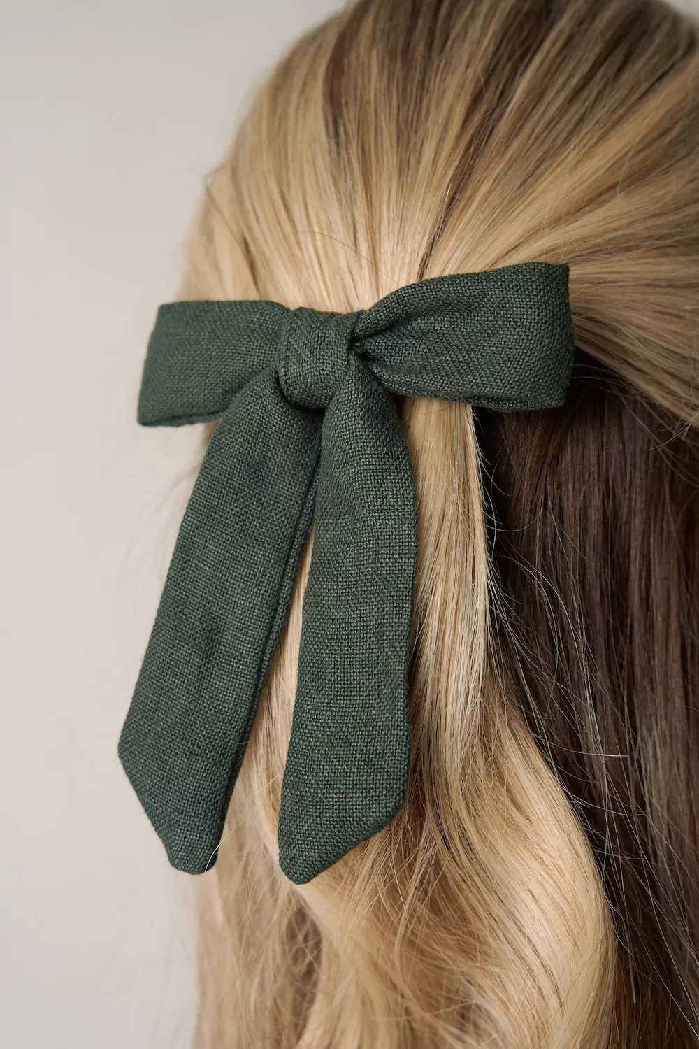 The Irish Linen 'Beag' Bow in Forest Green - Image 2